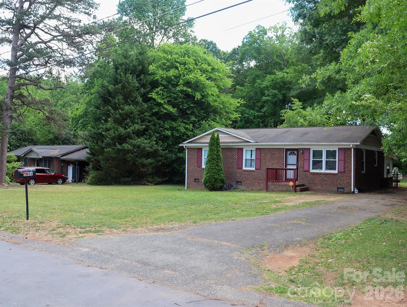 1006 Iris Dr, Gastonia, NC 28056