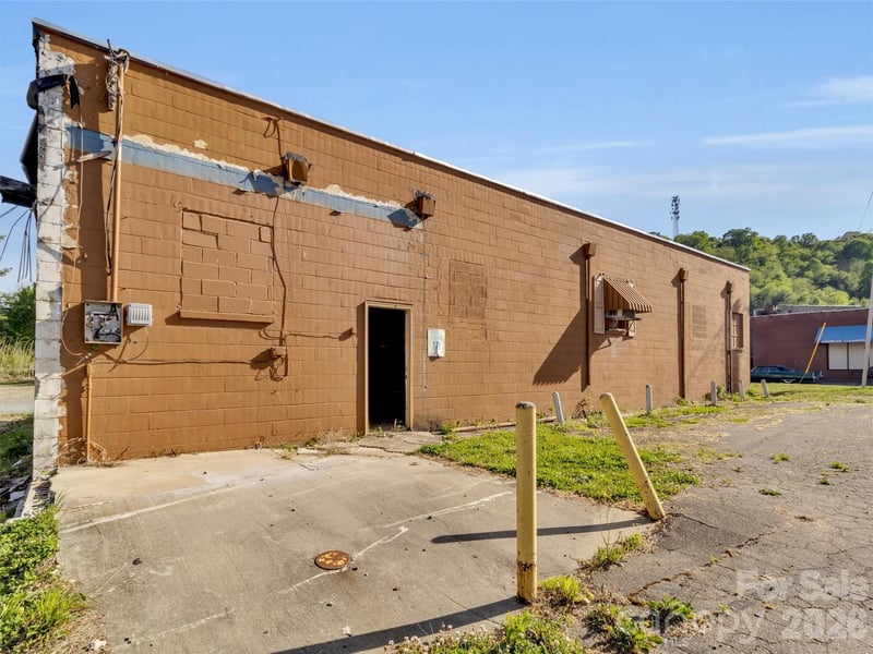 31 Penland St, Canton, NC 28716