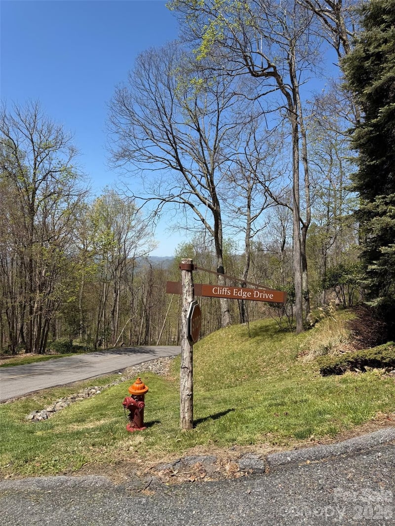 20 Cliff's Edge Dr, Burnsville, NC 28714