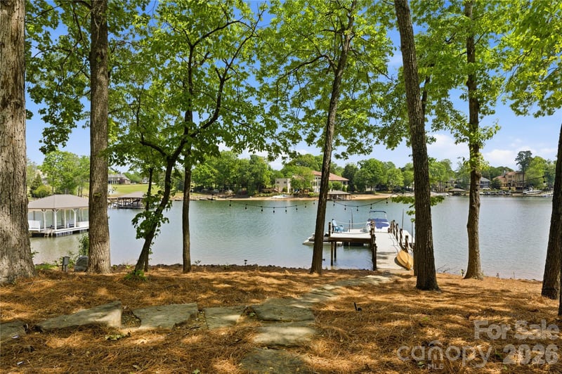 18426 Peninsula Cove Ln, Cornelius, NC 28031
