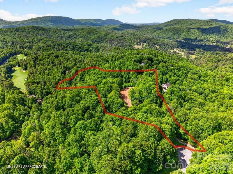 51 Falls Ln, Hendersonville, NC 28739