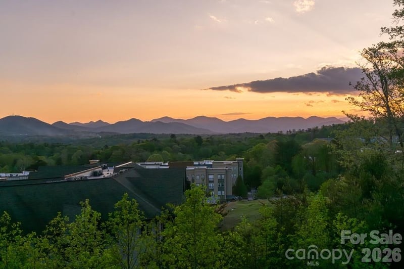 610 Storybook Villas Trl, Asheville, NC 28804