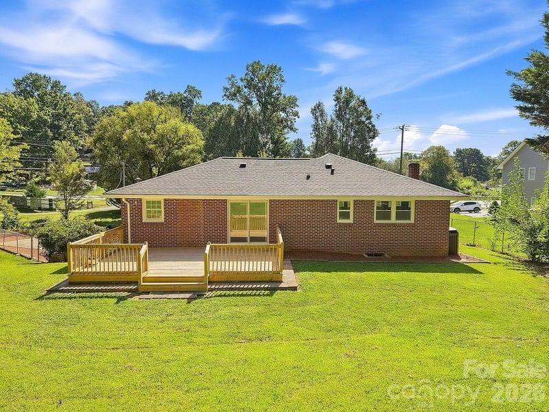 509 Brookside Camp Rd, Hendersonville, NC 28792