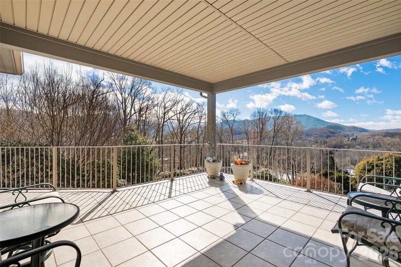 78 Banker Dr, Waynesville, NC 28786