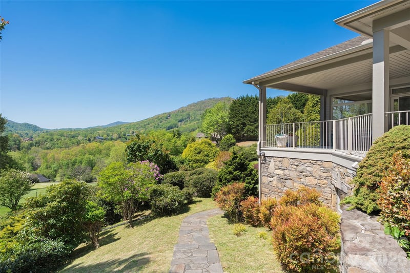 78 Banker Dr, Waynesville, NC 28786