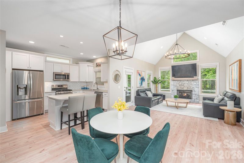 38 River Bend Ln, Fletcher, NC 28732