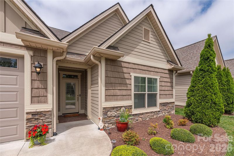 38 River Bend Ln, Fletcher, NC 28732