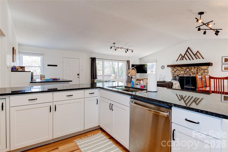 208 Altamahaw Ave, Black Mountain, NC 28711