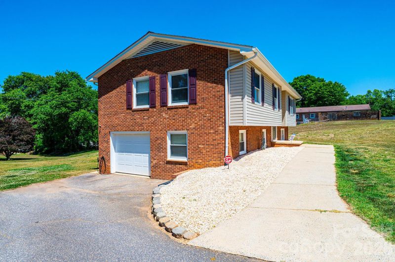 3231 25th St NE, Hickory, NC 28601