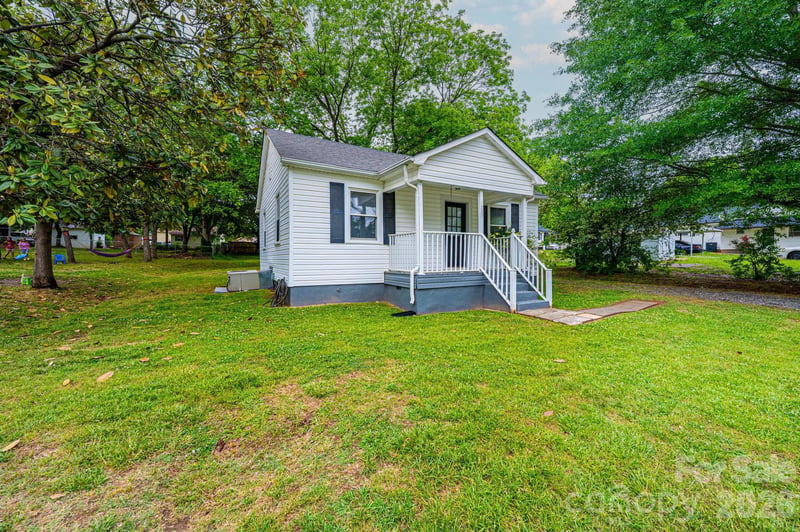 1725 8th Ave NE, Hickory, NC 28601