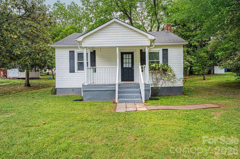 1725 8th Ave NE, Hickory, NC 28601