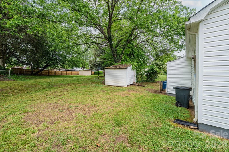 1725 8th Ave NE, Hickory, NC 28601