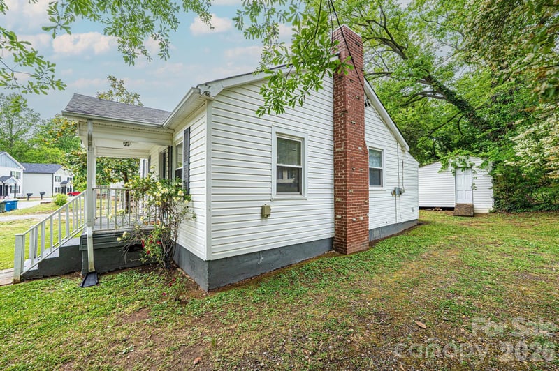 1725 8th Ave NE, Hickory, NC 28601