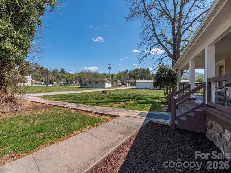 274 Charles St, Clyde, NC 28721