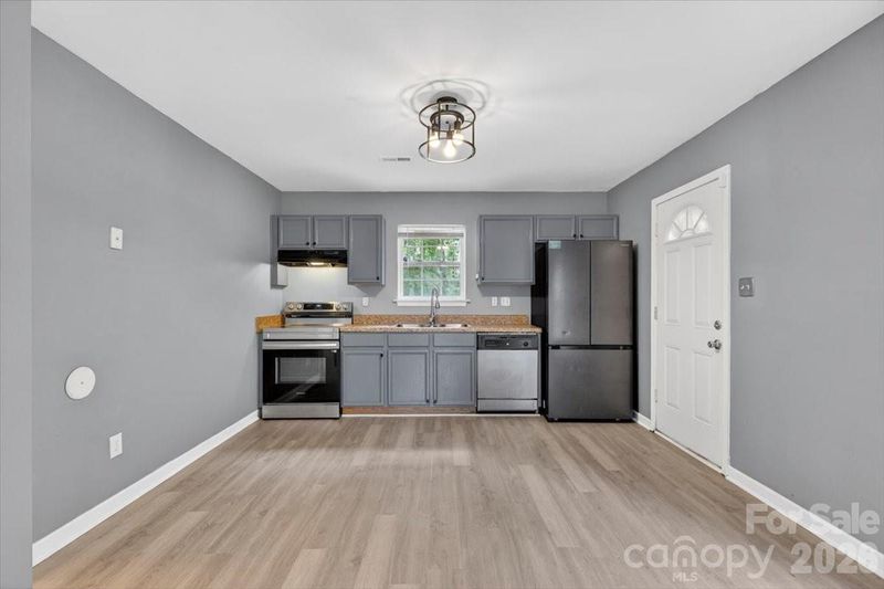 2304 Juniper Dr, Charlotte, NC 28269