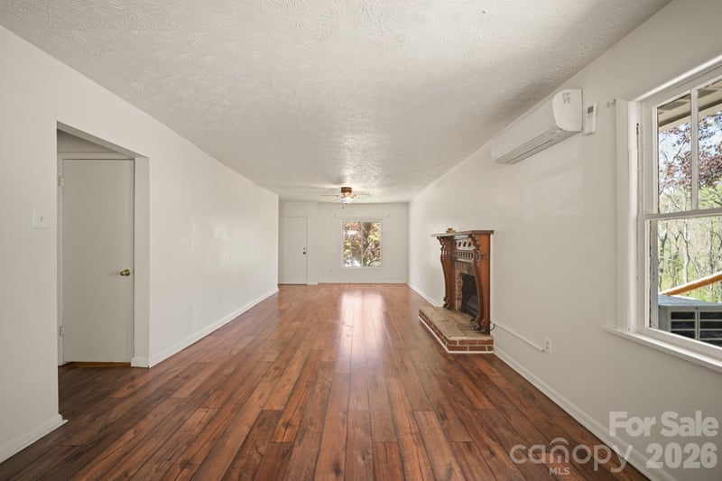 290 Hookers Gap Rd, Candler, NC 28715