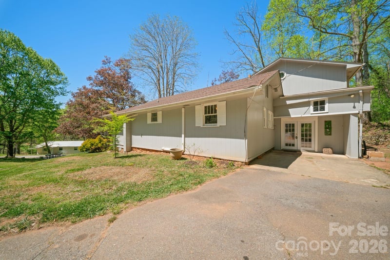 290 Hookers Gap Rd, Candler, NC 28715