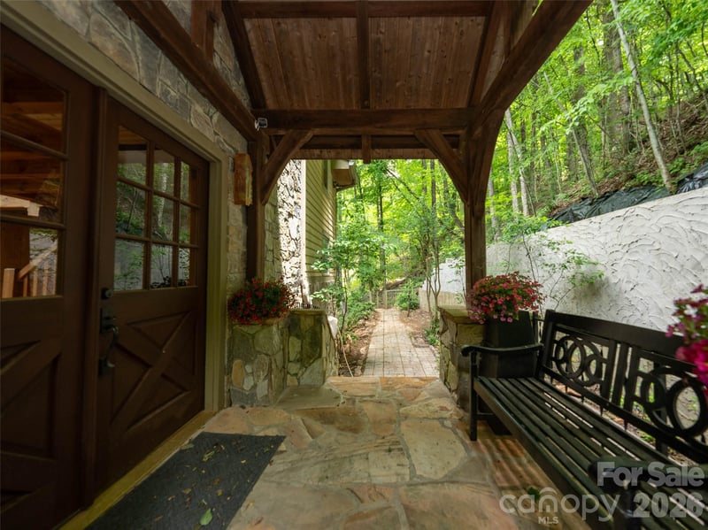 82 Red Oak Dr, Mills River, NC 28759