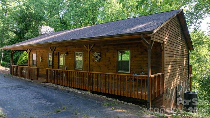 3840 Cherry Grove Dr, Hickory, NC 28602