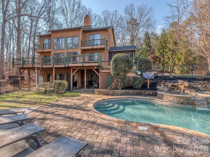 8723 Crestview Dr, Waxhaw, NC 28173