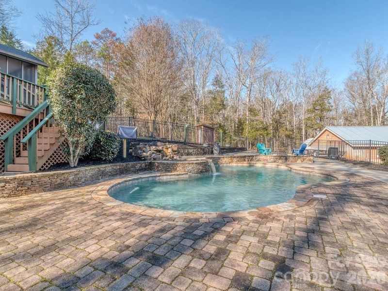 8723 Crestview Dr, Waxhaw, NC 28173