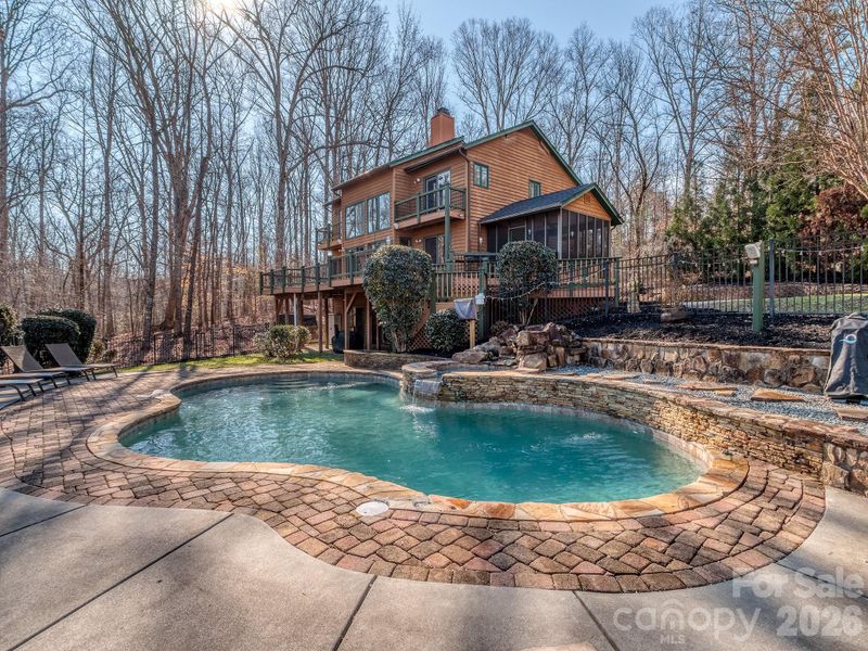 8723 Crestview Dr, Waxhaw, NC 28173