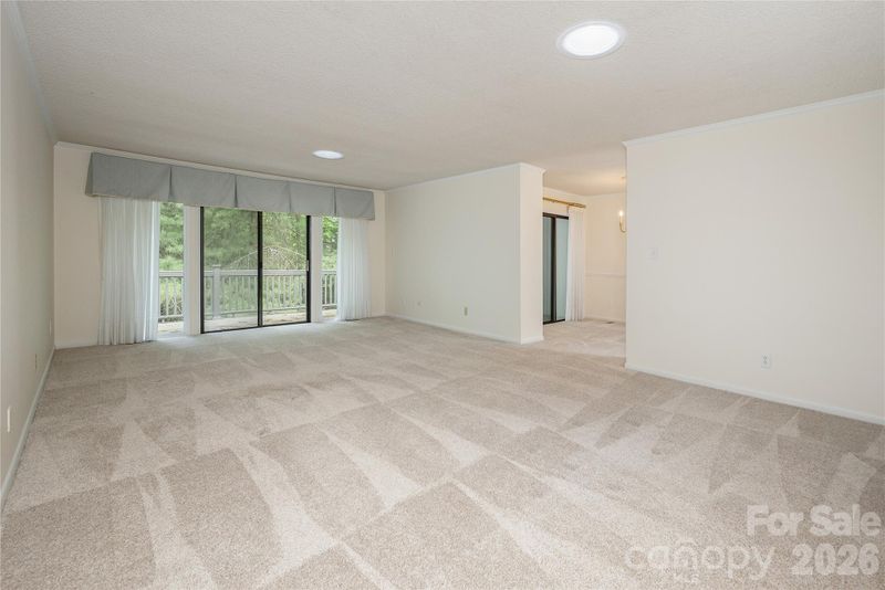 434 Crowfields Dr, Asheville, NC 28803