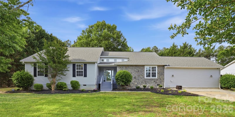 1689 Willowbrook Dr, Fort Mill, SC 29708
