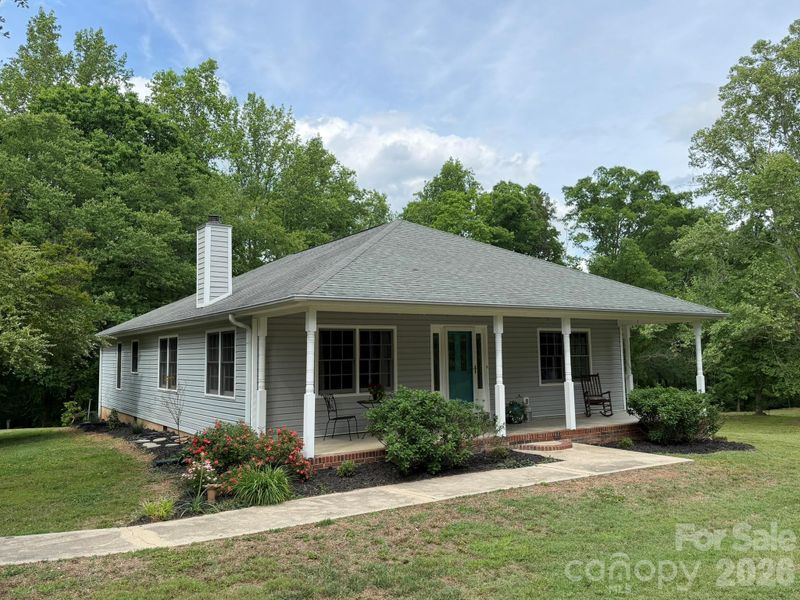 2031 Redskin Trl, Iron Station, NC 28080