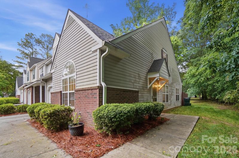 9904 Birch Knoll Ct, Charlotte, NC 28213