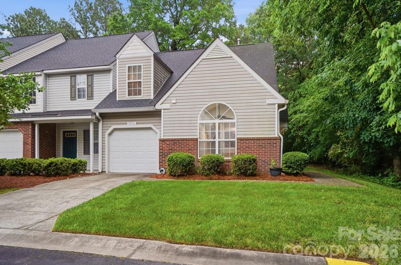 9904 Birch Knoll Ct, Charlotte, NC 28213