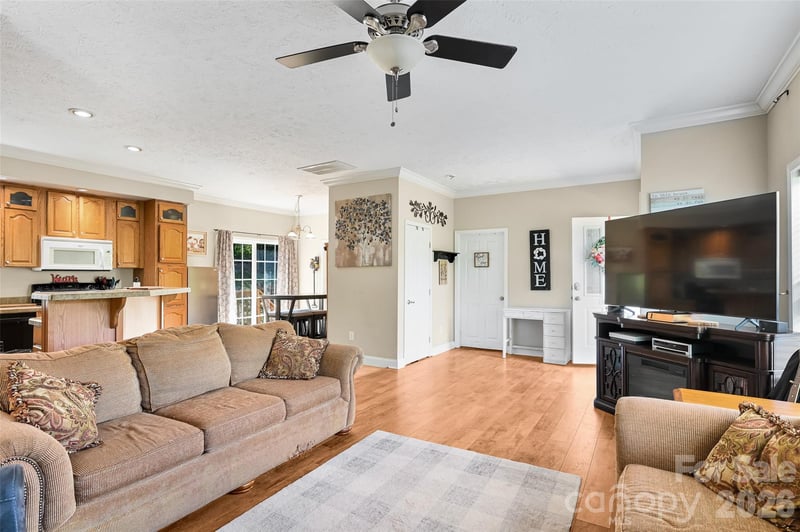 371 Starnes Cove Rd, Candler, NC 28715