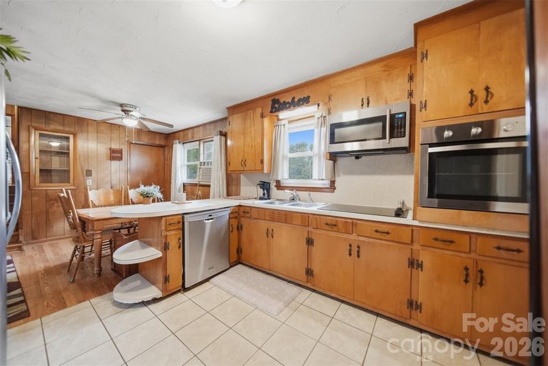 1329 33rd St SE, Conover, NC 28613
