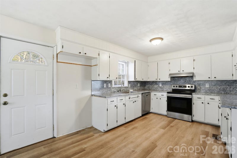324 Pawley Dr, Charlotte, NC 28214