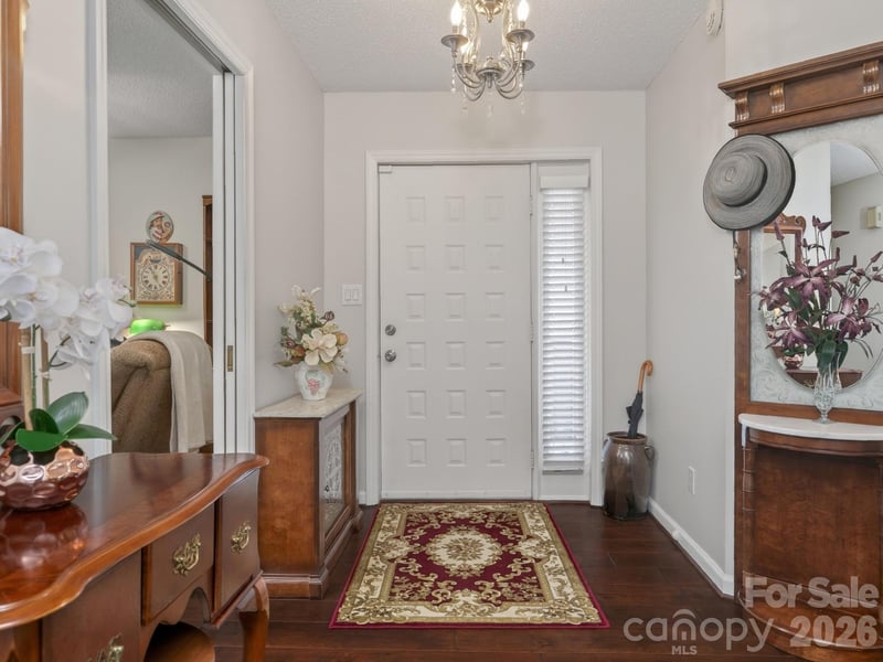 136 Deerlake Dr, Asheville, NC 28803