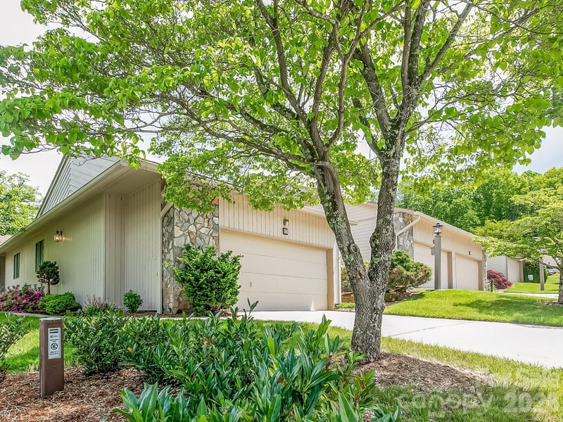 136 Deerlake Dr, Asheville, NC 28803