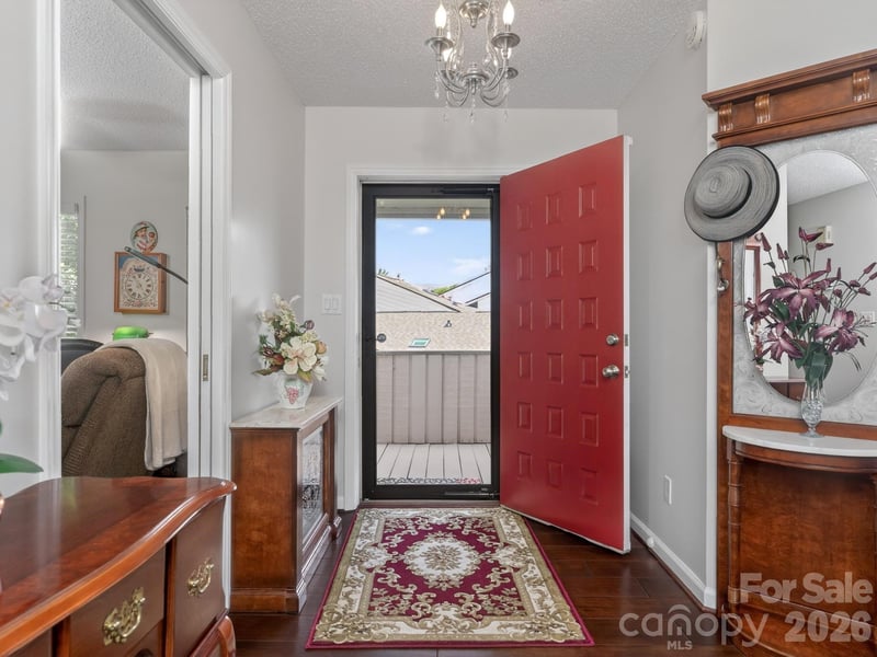 136 Deerlake Dr, Asheville, NC 28803
