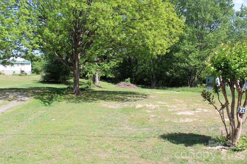 221 37th St SW, Hickory, NC 28602