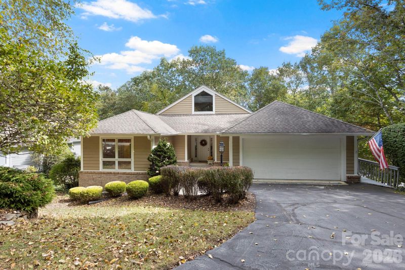 320 Dawnbrook Dr, Flat Rock, NC 28731