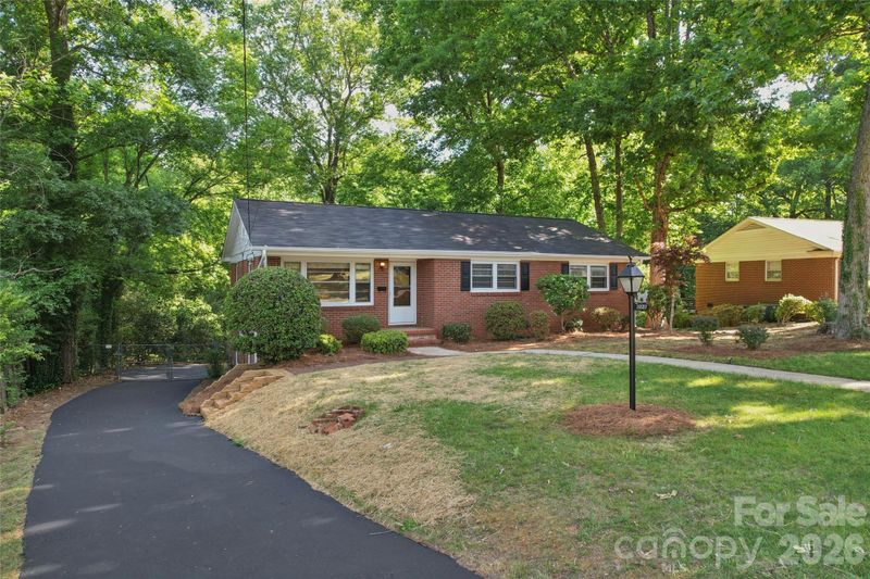 2227 Wensley Dr, Charlotte, NC 28210