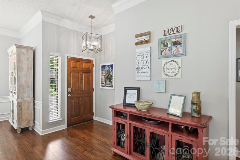 821 Mill Run Dr, Charlotte, NC 28209