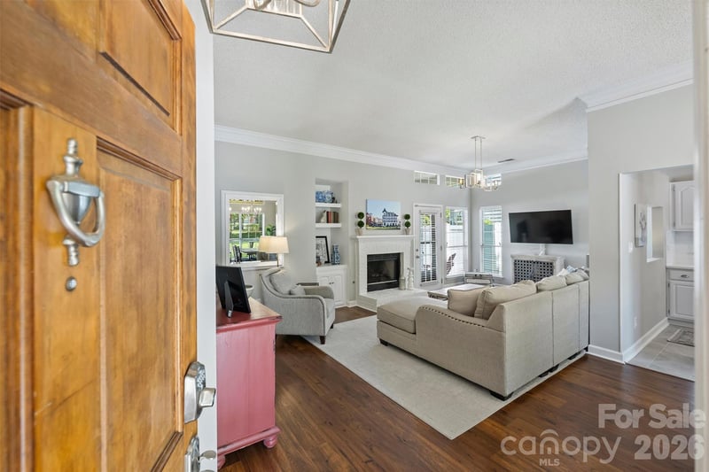 821 Mill Run Dr, Charlotte, NC 28209