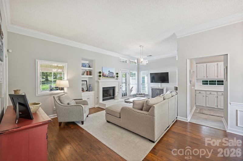 821 Mill Run Dr, Charlotte, NC 28209