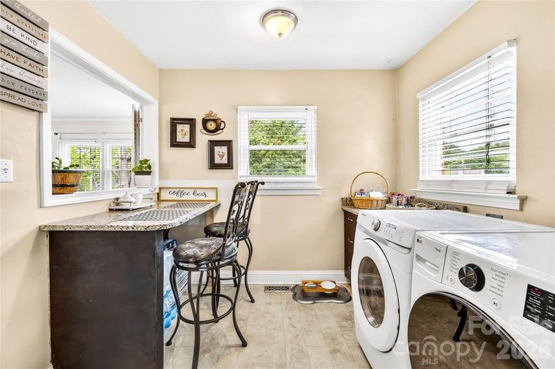 145 Driftwood Dr, Mooresville, NC 28117