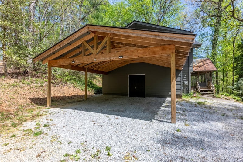 138 Stillwagon Ln, Cedar Mountain, NC 28718