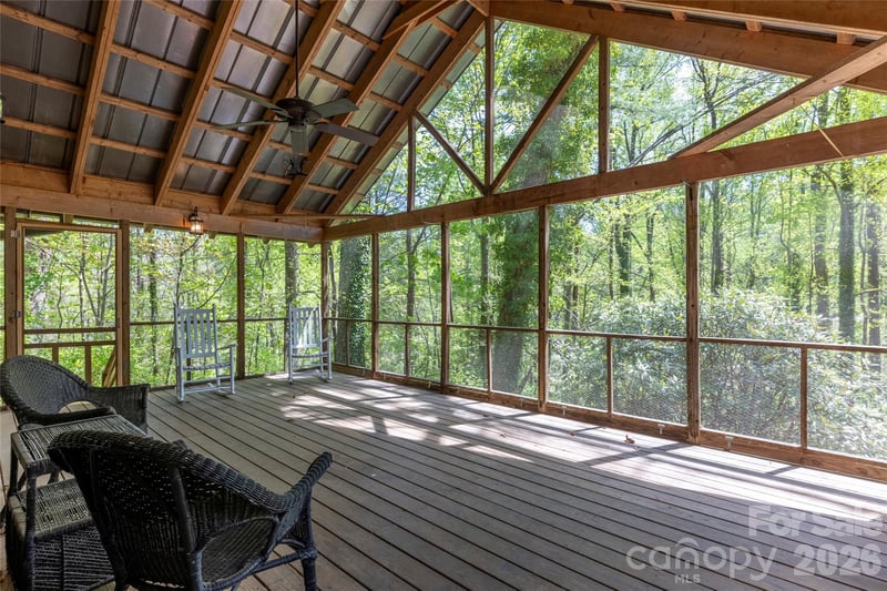 138 Stillwagon Ln, Cedar Mountain, NC 28718