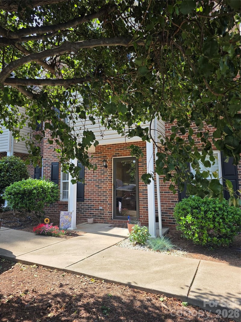 2240 15th Ave NE #104, Hickory, NC 28601