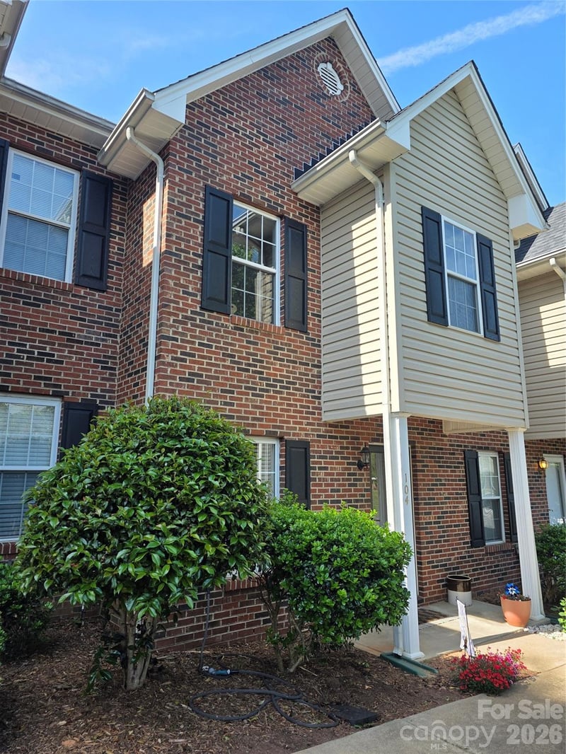 2240 15th Ave NE #104, Hickory, NC 28601