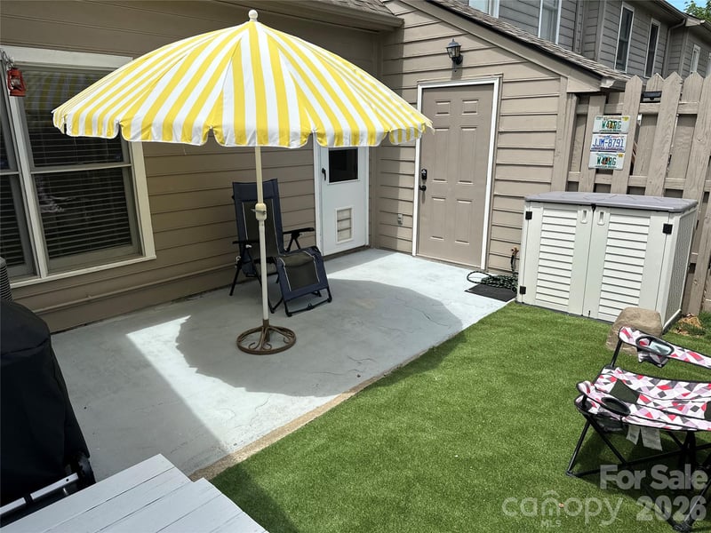26 Sleepy Hollow Ln, Swannanoa, NC 28778