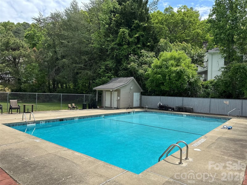 26 Sleepy Hollow Ln, Swannanoa, NC 28778